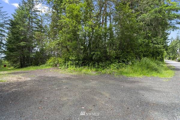 2090 Trails End DR, Belfair, WA 98528