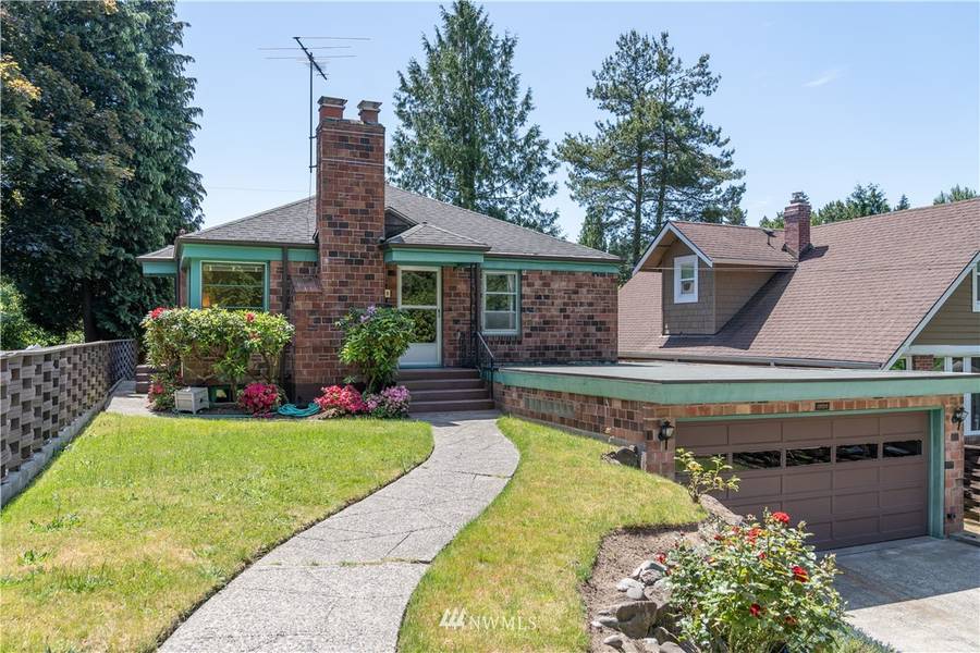 1727 NE 105th ST, Seattle, WA 98125