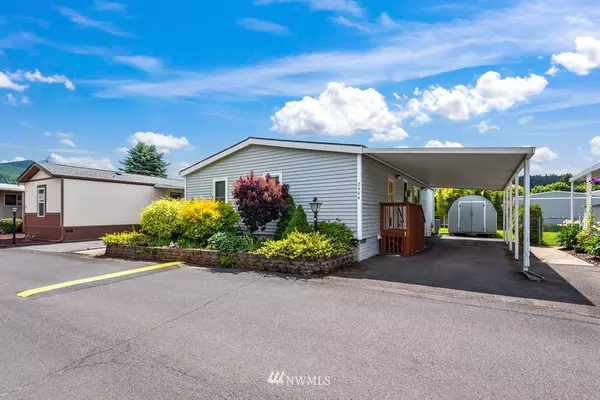 2444 Nightingale LN, Kelso, WA 98626