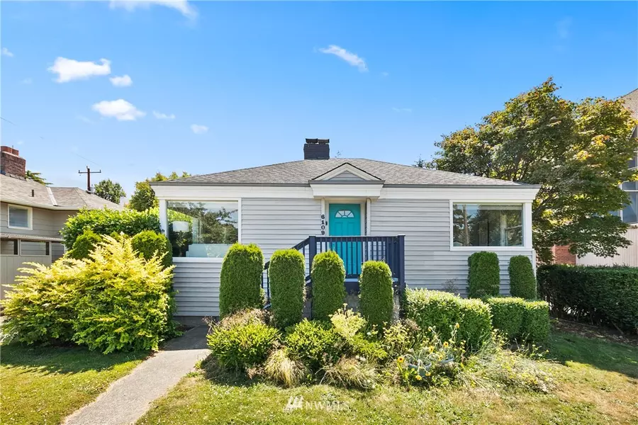 6109 SW Hinds ST, Seattle, WA 98116
