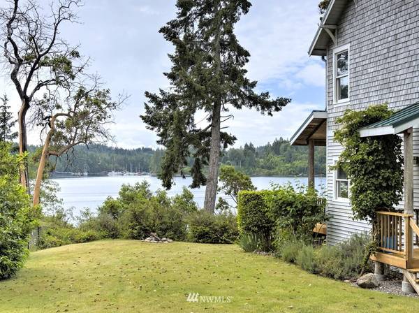 23 E Robbins RD, Grapeview, WA 98546