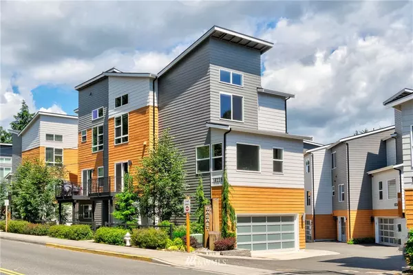 18238 73rd AVE NE #101, Kenmore, WA 98028