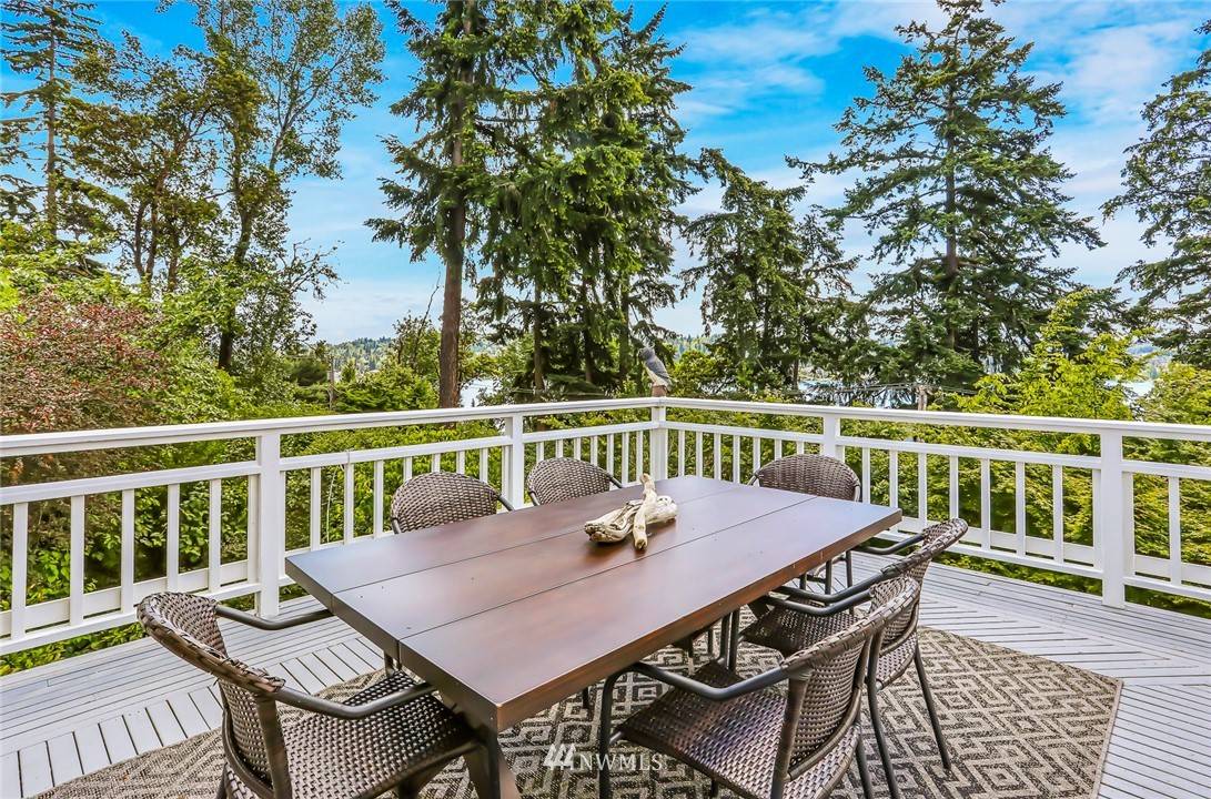 2211 Blarney PL SE, Bellevue, WA 98004