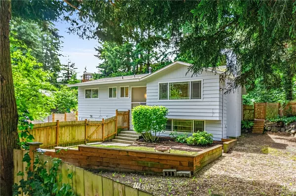 17604 Olympic View DR, Edmonds, WA 98026