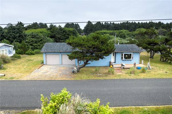 11 Mccullough RD, Copalis Beach, WA 98535