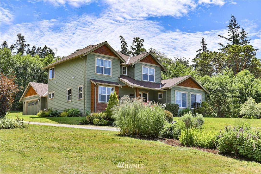1139 York Pl, Camano Island, WA 98282