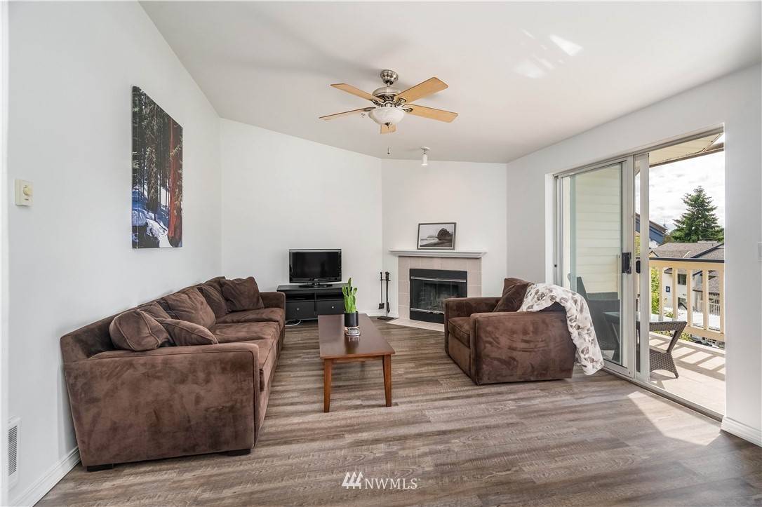 1900 NE 48th ST #E301, Renton, WA 98056