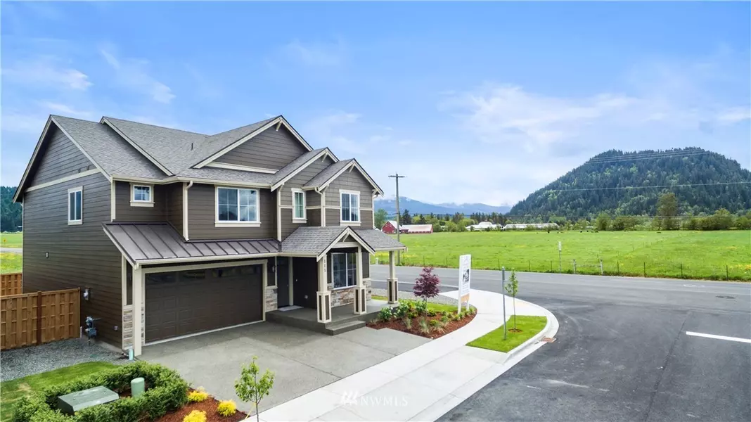 111 Love Dr, Enumclaw, WA 98022