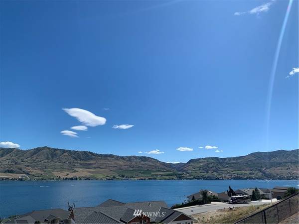 223 Crystal DR, Chelan, WA 98816