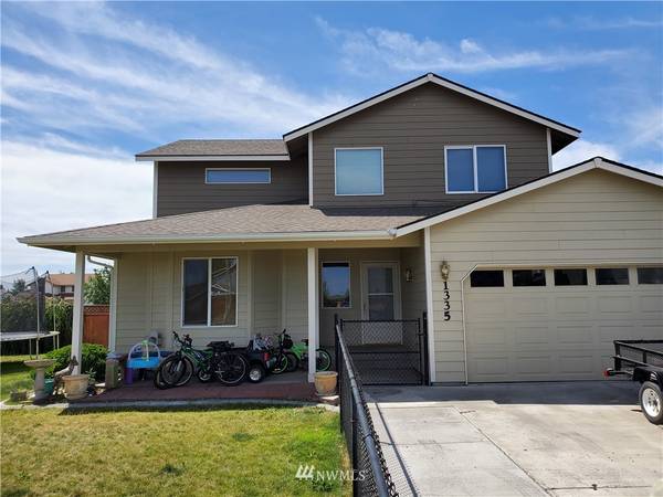 1335 E Greens LOOP, Moses Lake, WA 98837