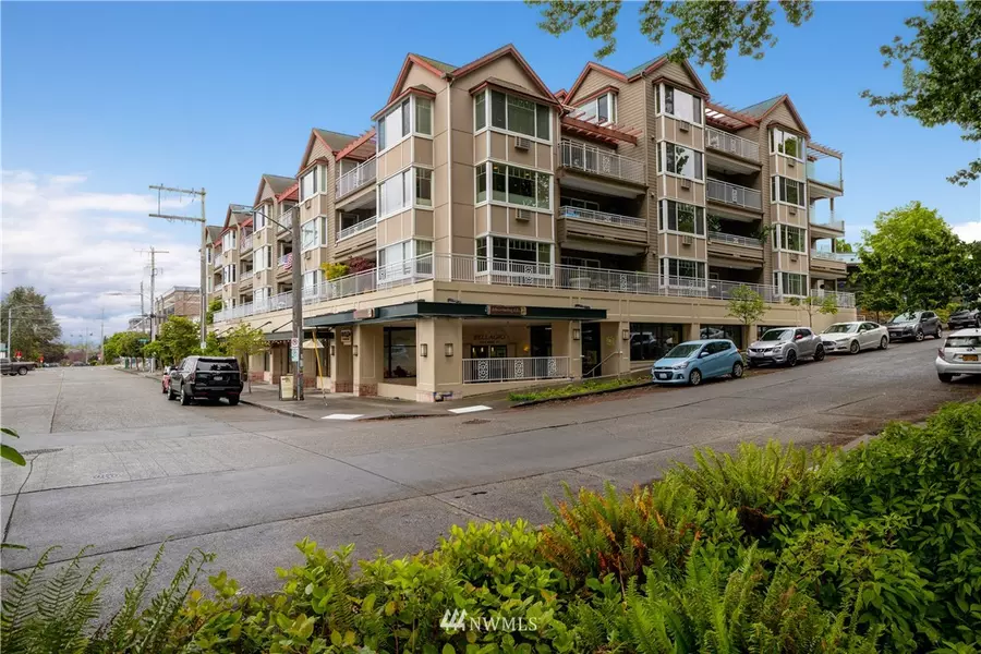 2425 33rd AVE W #106, Seattle, WA 98199