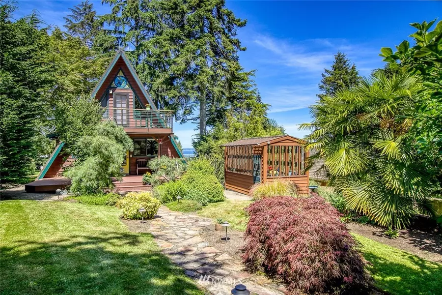 7575 Madrona DR NE, Bainbridge Island, WA 98110