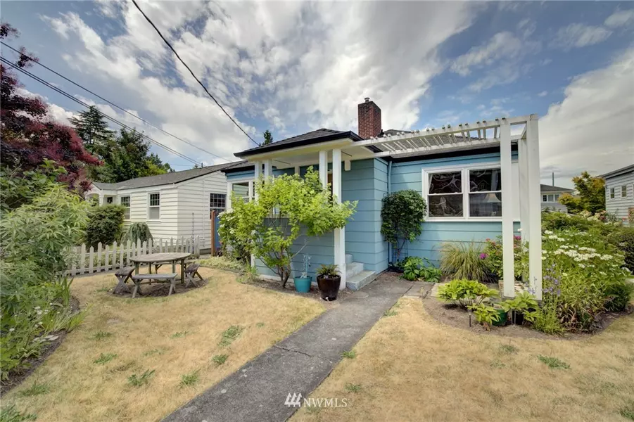 2731 57th AVE SW, Seattle, WA 98116