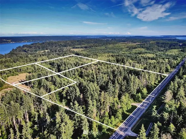 985 Little Valley LN, Greenbank, WA 98253