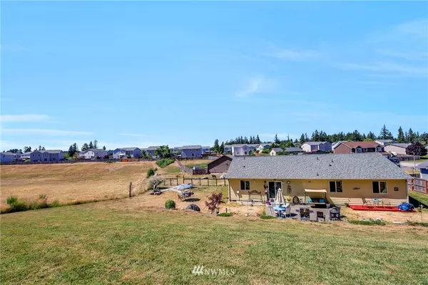 Rainier, WA 98576,501 Emerald LN SE