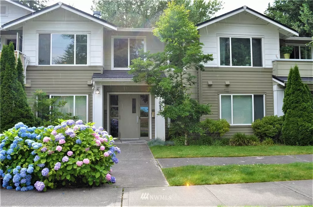 Kirkland, WA 98033,10931 124th AVE NE #203