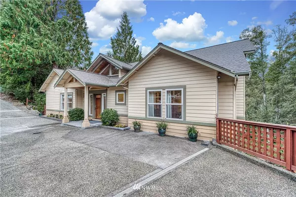 12 Driftwood CT, Port Ludlow, WA 98365