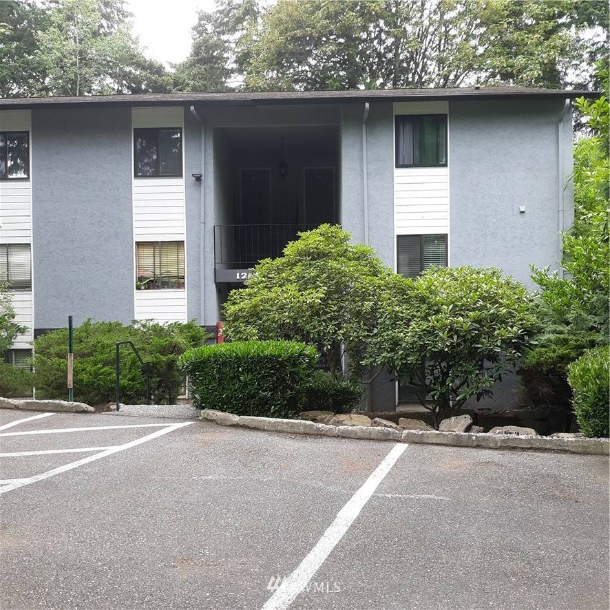12031 100 AVE NE #B4, Kirkland, WA 98034