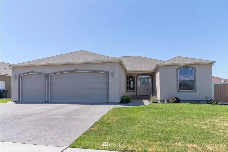 608 N Magnolia DR, Moses Lake, WA 98837