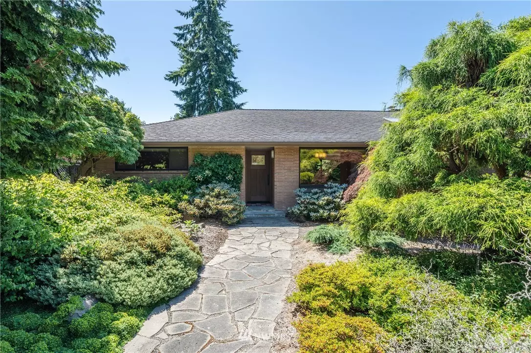 Edmonds, WA 98026,8522 Holly LN