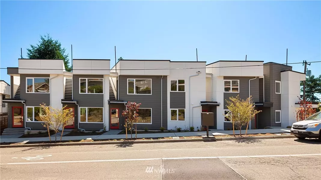 2004 Thorndyke AVE W, Seattle, WA 98119