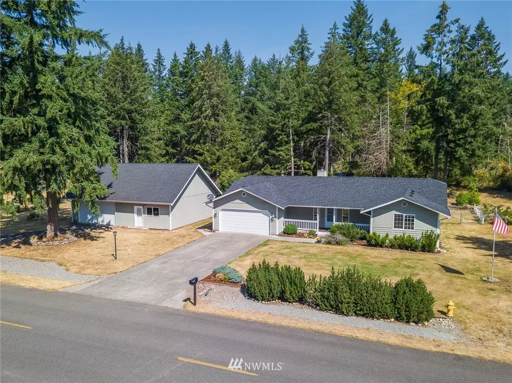 Rainier, WA 98576,307 Country Estates DR W