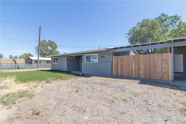 Moses Lake, WA 98837,307 Loring DR