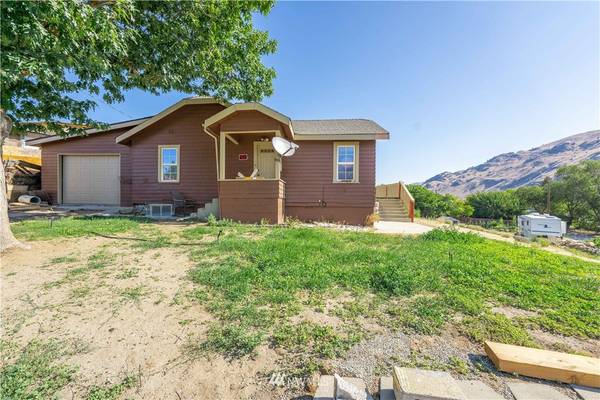 750 3rd ST, Chelan Falls, WA 98817