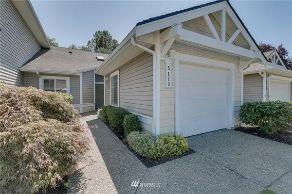 Kent, WA 98032,5123 S 234th PL #16-2