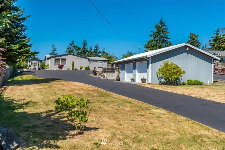 971 Carl AVE, Oak Harbor, WA 98277