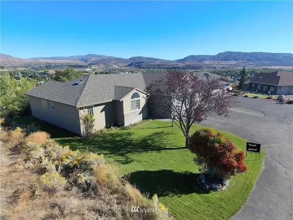550 Hillcrest Circle DR, Omak, WA 98841