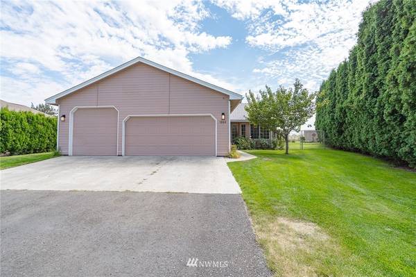 1989 Quail DR NE, Moses Lake, WA 98837