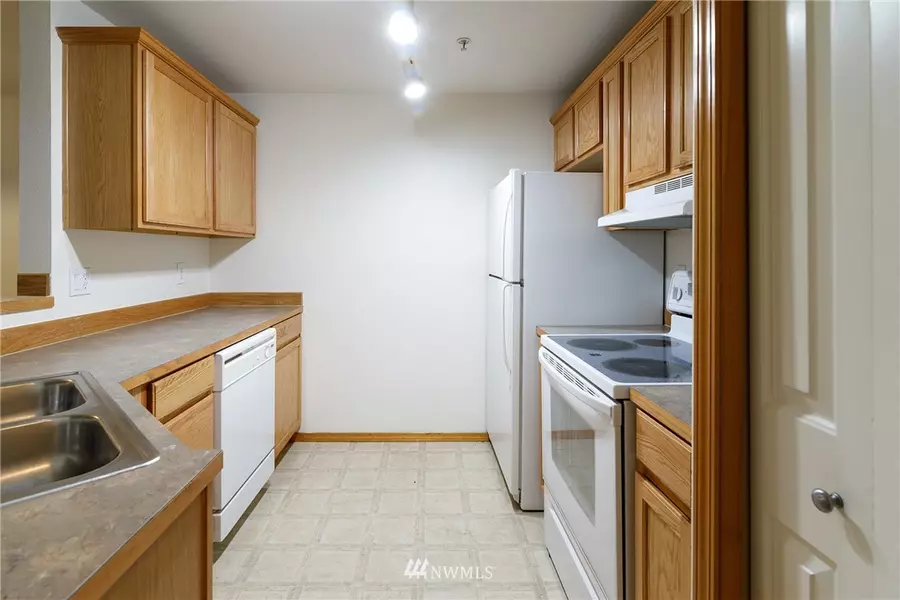 1009 112th ST SE #D-205, Everett, WA 98082