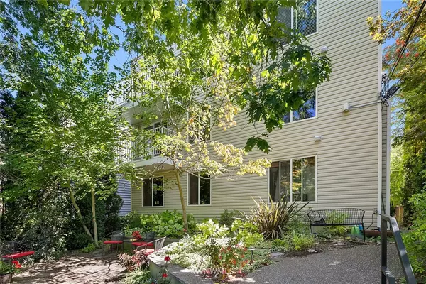 3228 21st AVE W #102, Seattle, WA 98199