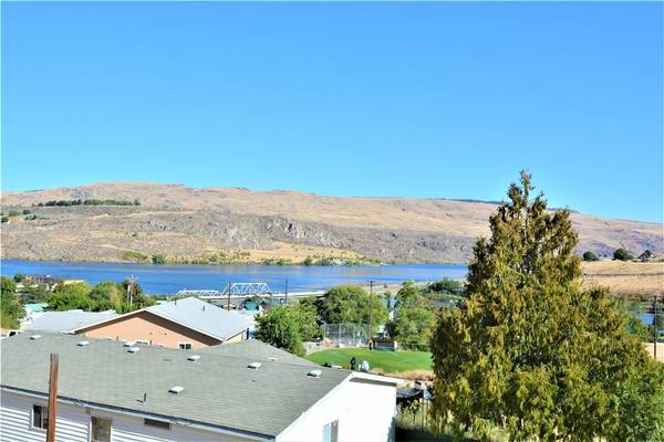 103 Cemetery RD, Pateros, WA 98846