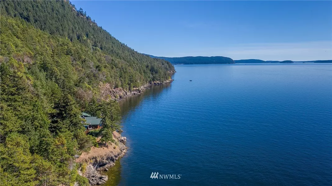 563 Leeward LN, Orcas Island, WA 98245