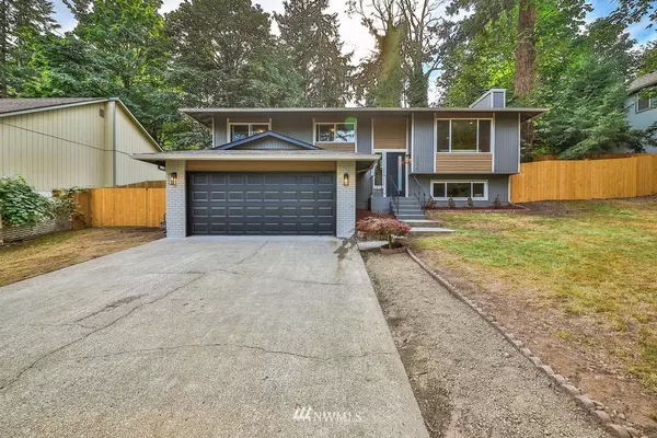 26567 222nd AVE SE, Maple Valley, WA 98038