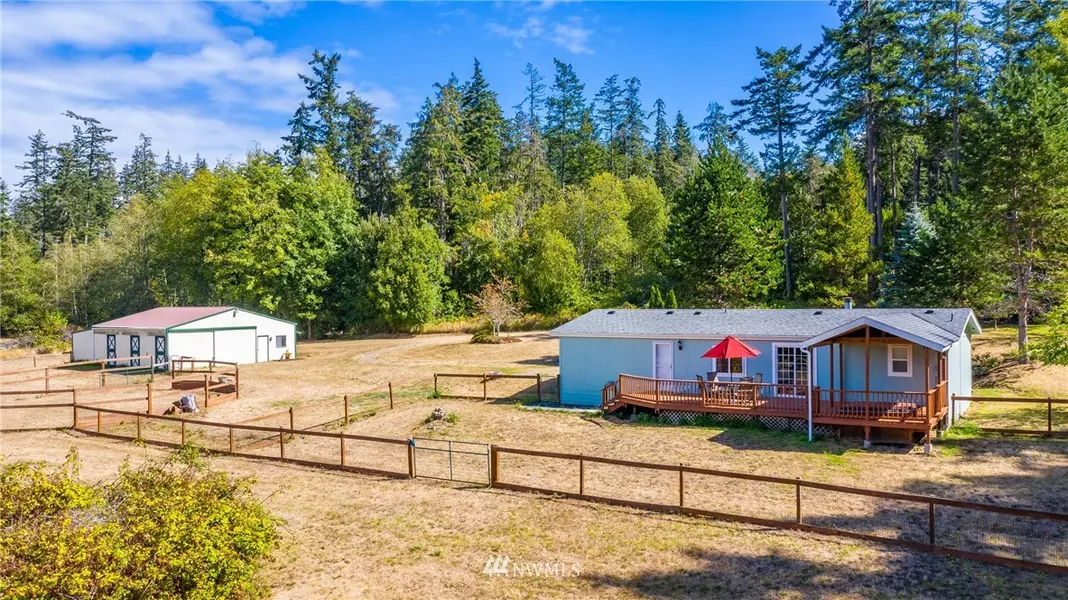 323 Whispering Pine LN, Oak Harbor, WA 98277