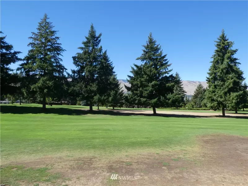 440 19th ST NE, East Wenatchee, WA 98802