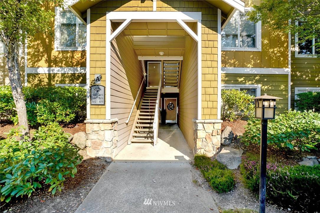 710 240th WAY SE #A102, Sammamish, WA 98074
