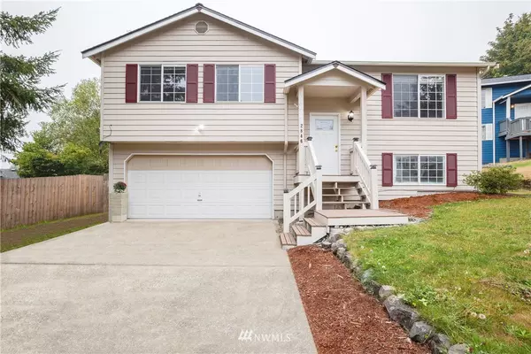 2846 Rocky Creek LN, Port Orchard, WA 98366