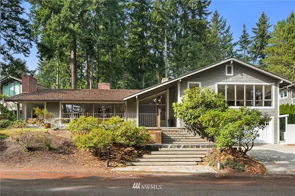 8560 SE 82nd ST, Mercer Island, WA 98040