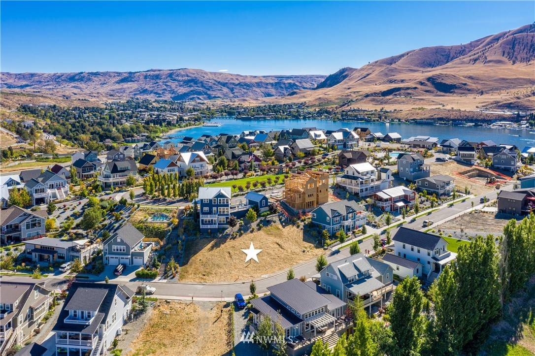 199 Porcupine LN, Chelan, WA 98816