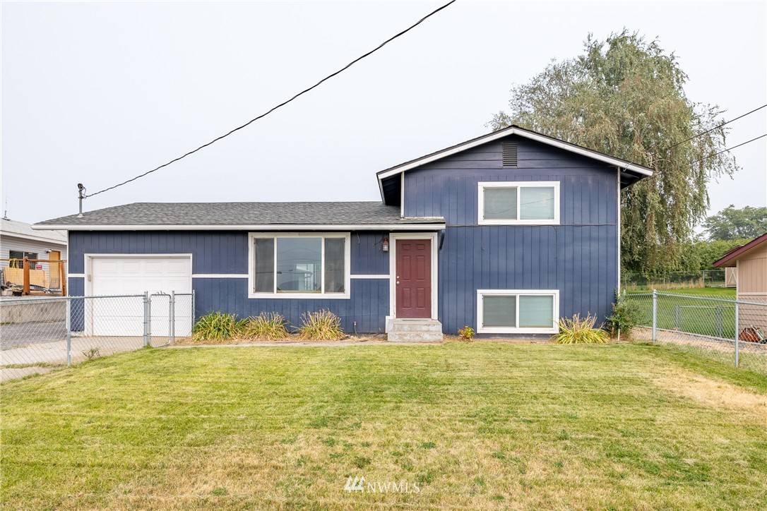 2209 Grant RD, East Wenatchee, WA 98802
