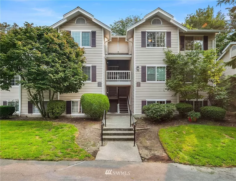 19230 Forest Park DR NE #D-315, Lake Forest Park, WA 98155