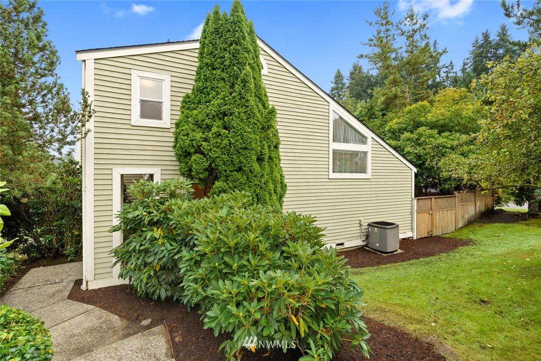 11801 NE 105th CT, Kirkland, WA 98033
