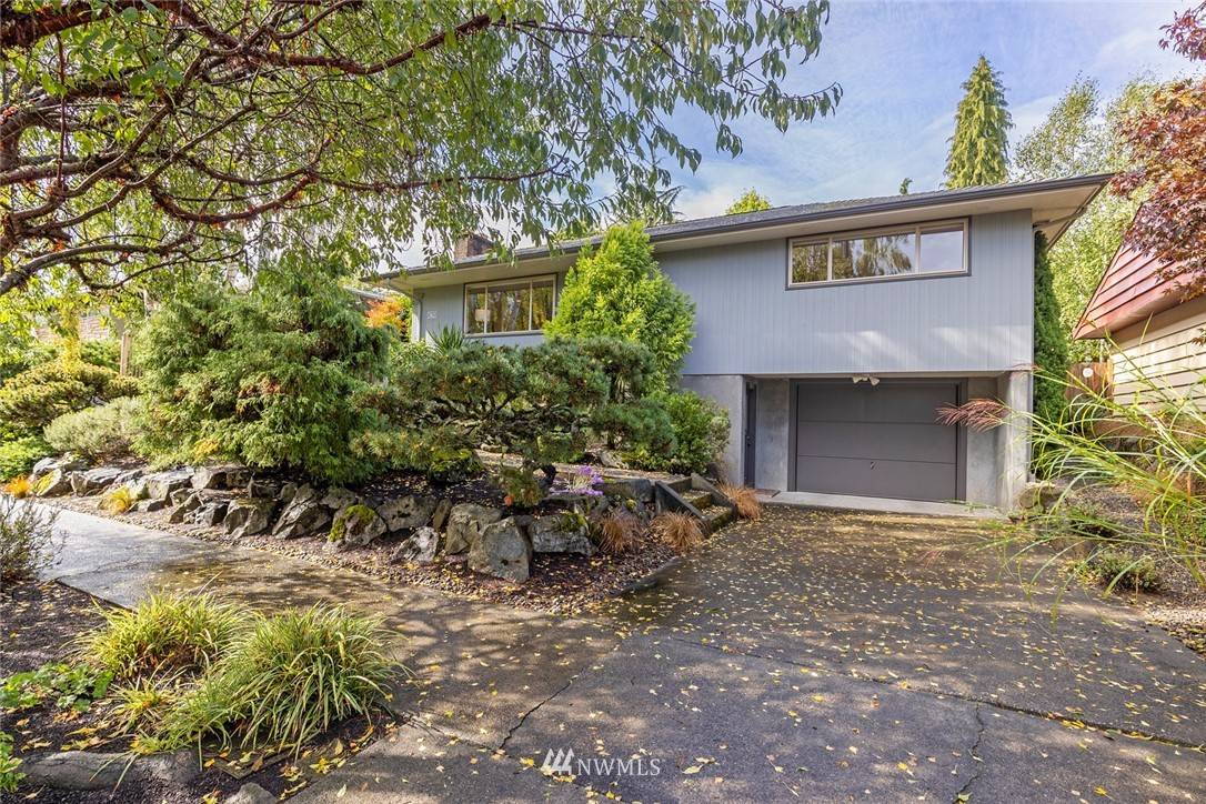 3621 Arapahoe PL W, Seattle, WA 98199