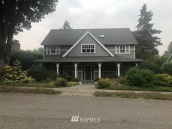 402 Eakin DR, Bainbridge Island, WA 98110