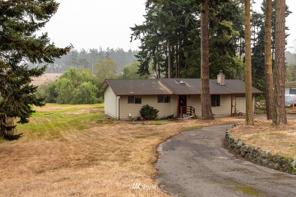 1986 Peacock LN, Oak Harbor, WA 98277