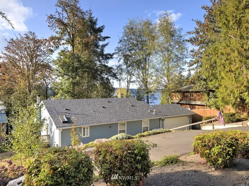 11 E Cougar LN N, Shelton, WA 98584